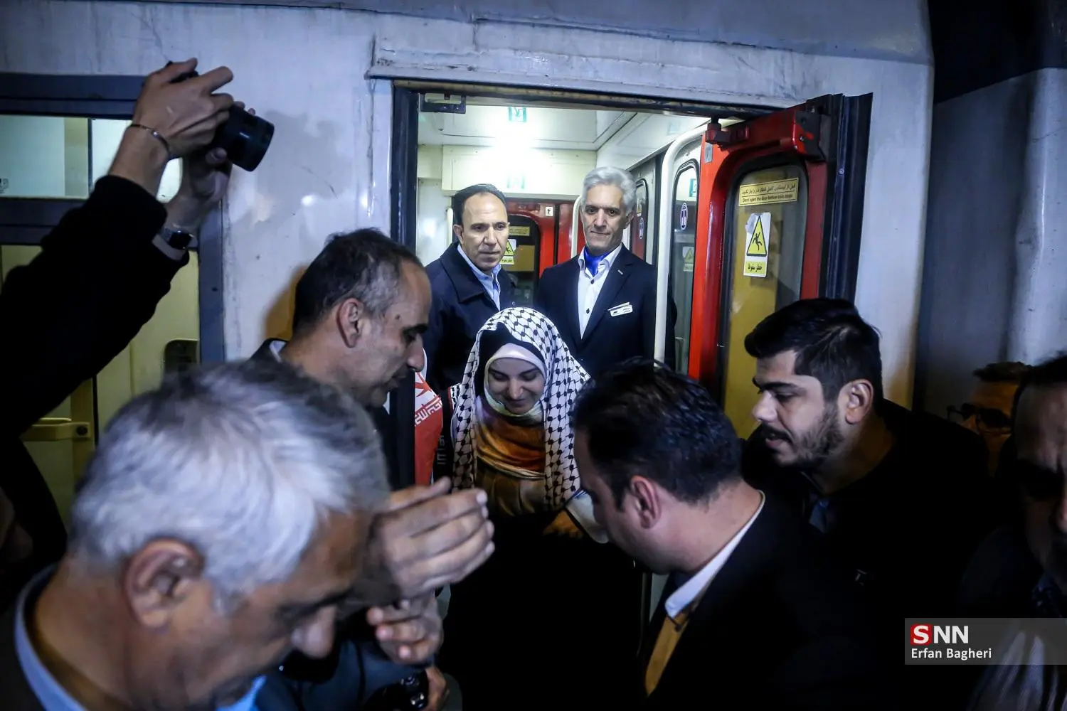 استقبال از مهدیه اسفندیاری در راه آهن تهران +تصاویر