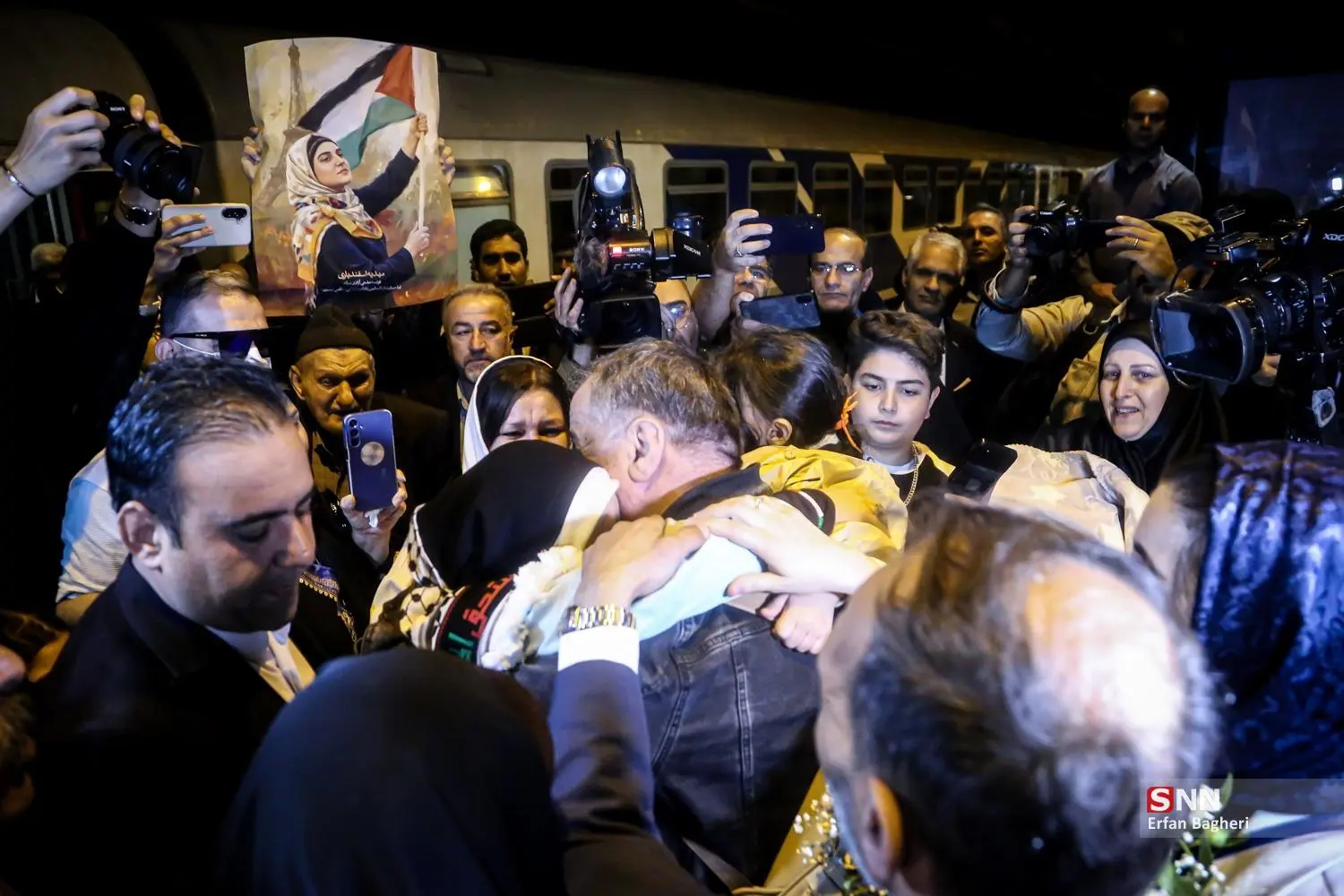 استقبال از مهدیه اسفندیاری در راه آهن تهران +تصاویر