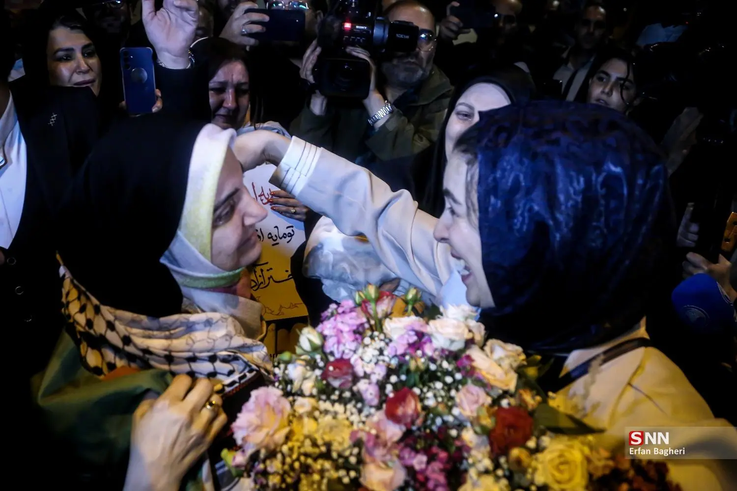 استقبال از مهدیه اسفندیاری در راه آهن تهران +تصاویر