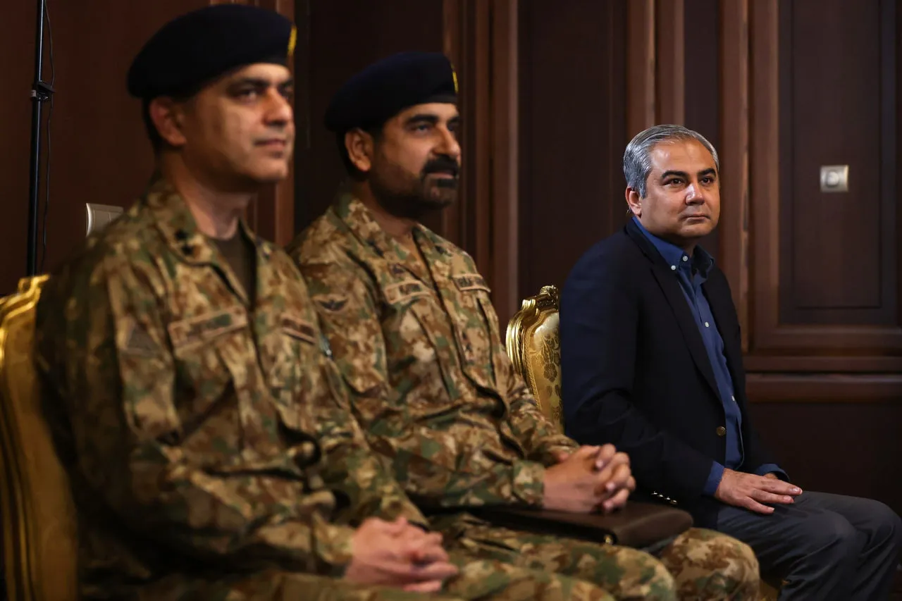 تصاویر| دیدار فرمانده ارتش پاکستان با پزشکیان