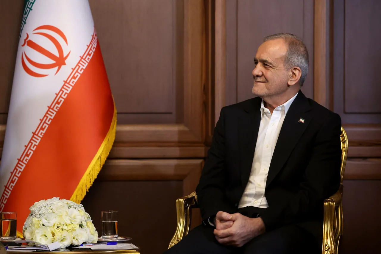 تصاویر| دیدار فرمانده ارتش پاکستان با پزشکیان