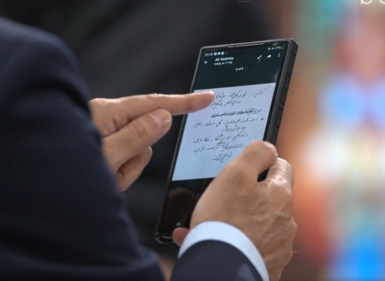 توییت‌های دست نویس علی لاریجانی