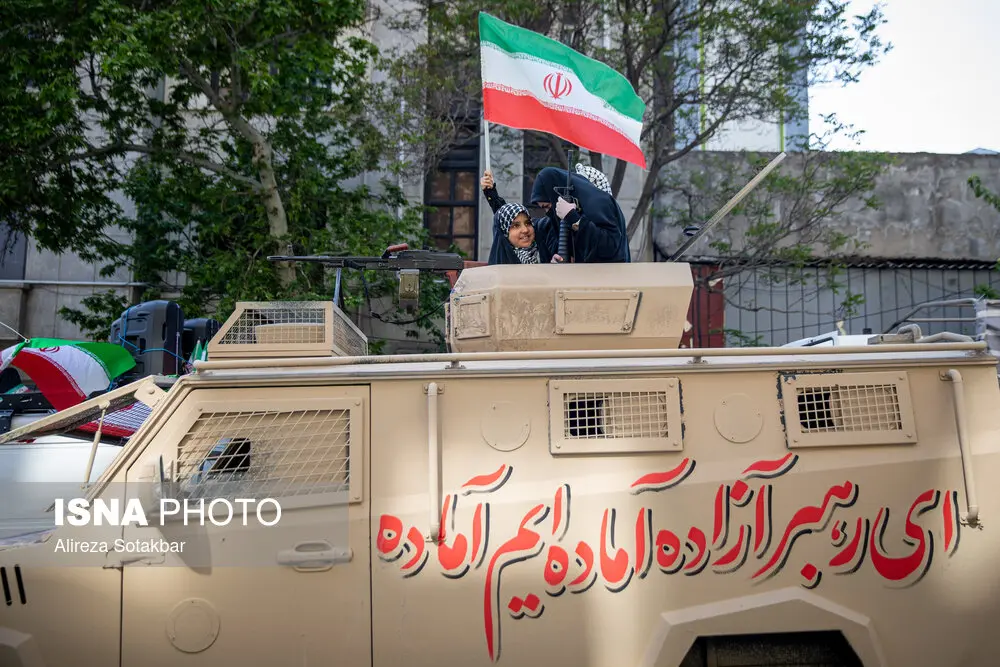 تصاویری از حضور زنان با سلاح در رزمایش «دختران جان‌فدای ایران»