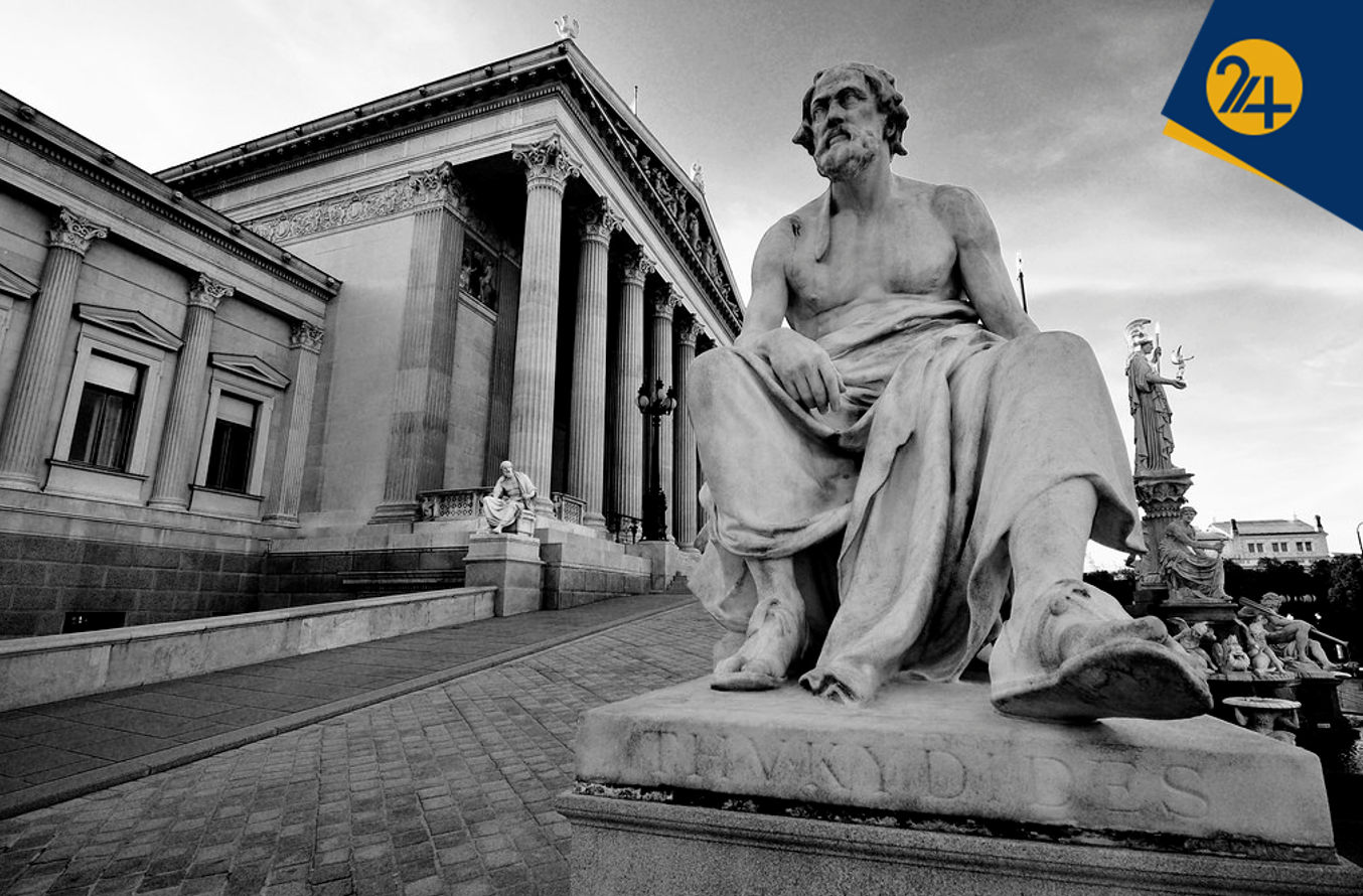 مجسمه توسیدید مقابل پارلمان اتریش در وین