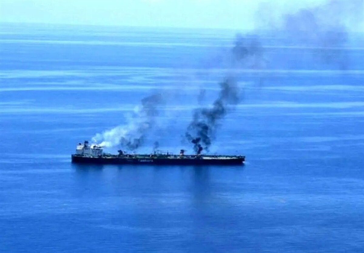 حمله به یک کشتی کانتینری با «پرتابه ناشناس» در سواحل عمان