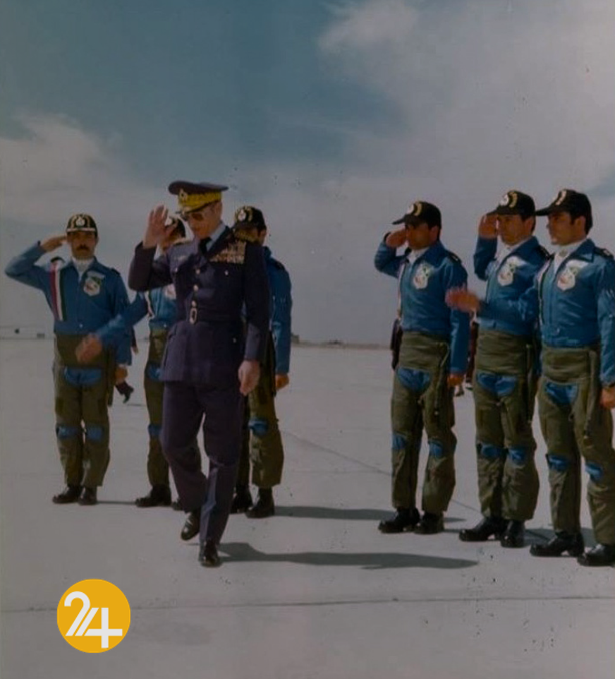 بازدید محمدرضا پهلوی از پایگاه هوایی جزیره خارک