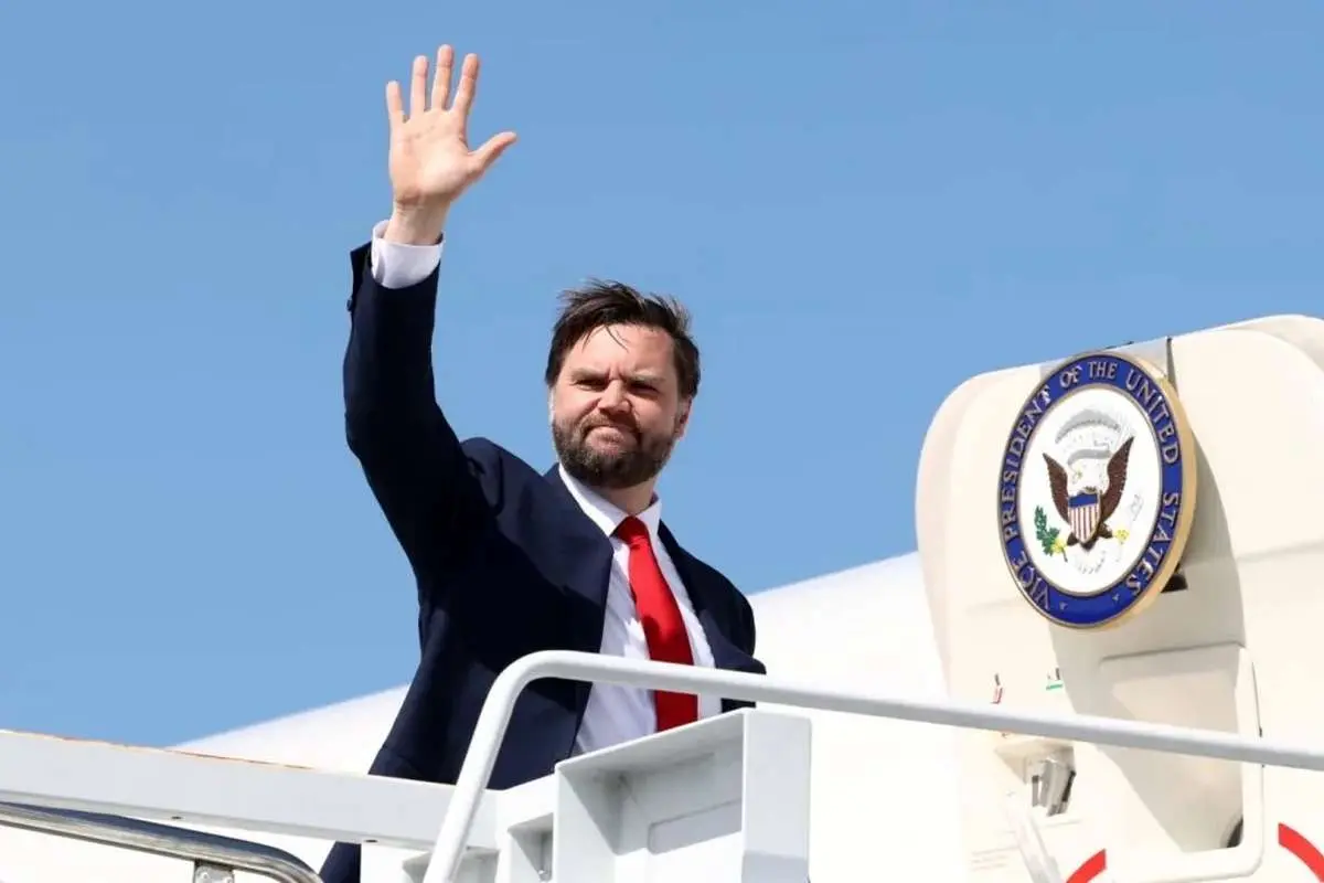 ترامپ: جی دی ونس به پاکستان نمی‌رود | سی‌ان‌ان: تیم ایرانی سه‌شنبه برای مذاکره با آمریکا وارد اسلام‌آباد می‌شود