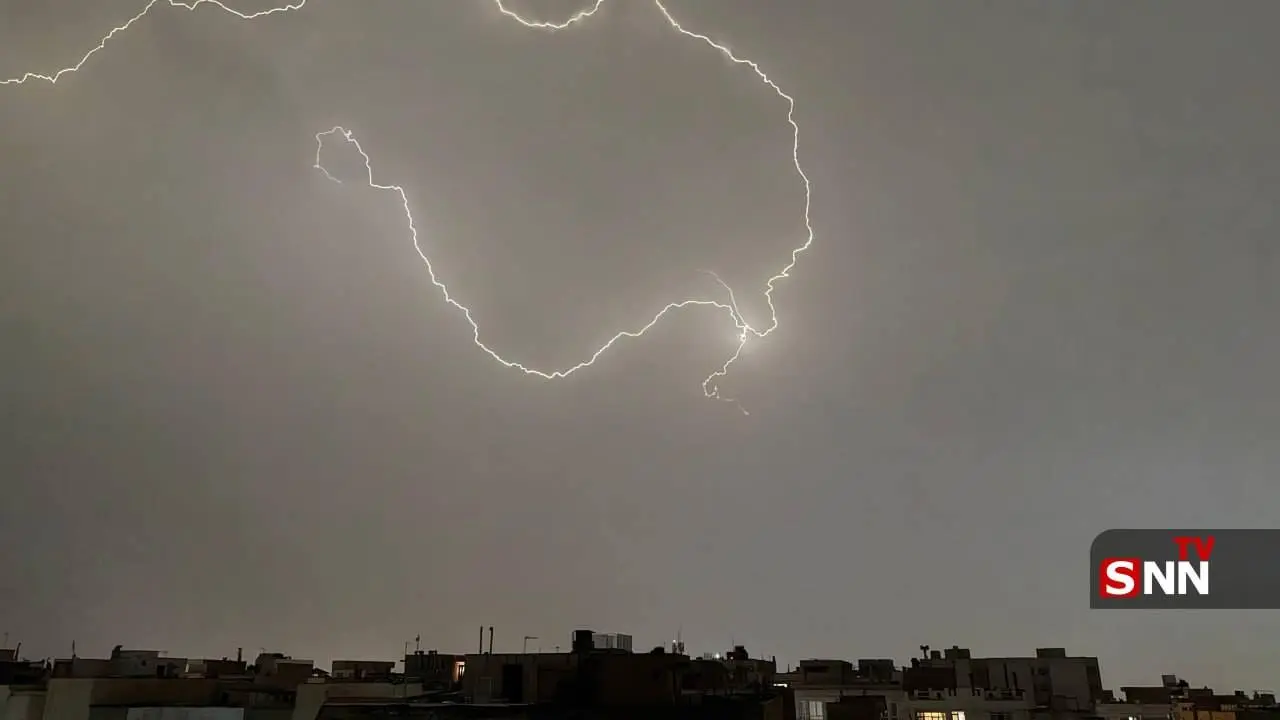 تصاویری از رعد و برق شدید در تهران