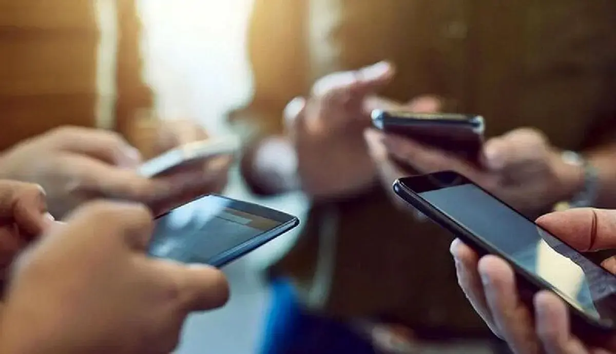 محدودیت‌های جدید ارتباطی؛ سقف ۳۰۰ پیامک و ۵ گیگ اینترنت بین‌الملل در روز!