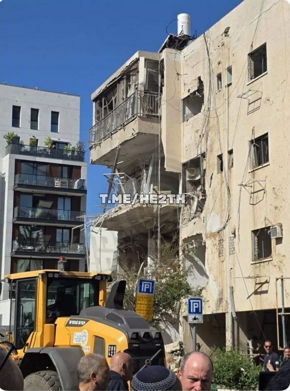 منابع عبری می‌گویند خانۀ مرو بن‌اری، نماینده کنست رژیم صهیونیستی هدف موشک قرار گرفته است.