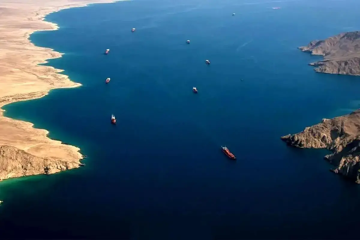 منبع ایرانی: هیچ کشتی آمریکایی از تنگه هرمز عبور نکرده است | اظهارات ترامپ نمایشی است