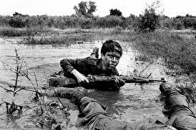 عکس| پاسخ آلفرد یعقوب زاده به ایرانی خارج نشین بی شرم درباره عکس معروف جنگ