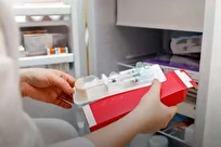 تا چه مدت می‎توان داروهای بخچالی را در دمای محیط نگه داشت؟