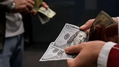 یک اتفاق عجیب در بازار سیاه ارز: دلار با تراول، ۳۰ هزار تومان ارزان تر!