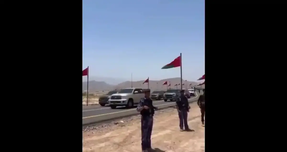 ببینید| قربانی کردن شتر‌ها در استقبال از نخست‌وزیر عمان