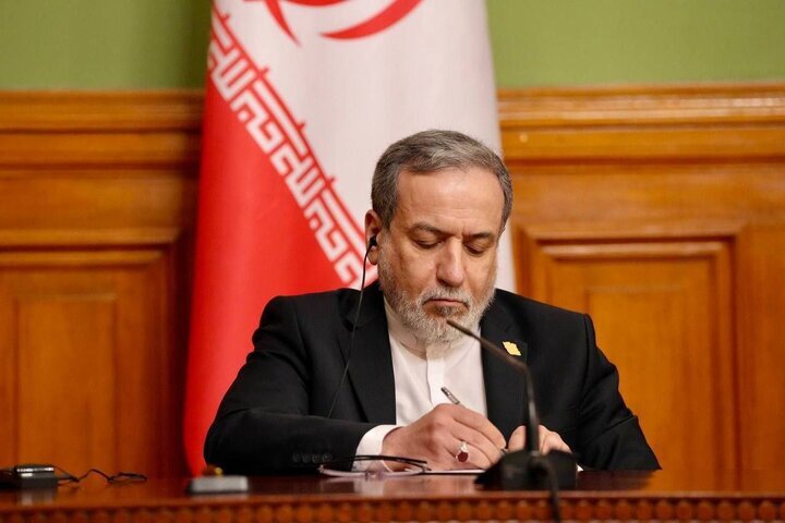 انتقاد عراقچی از تحرکات ضد ایرانی آمریکا و بحرین