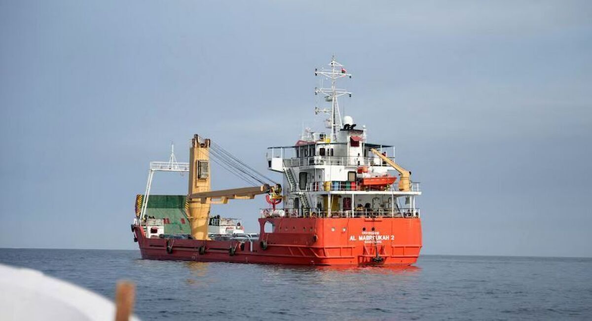 کشتی کانتینری که به هشدار‌های ایران بی‌توجهی کرد، هدف آتش قرار گرفت