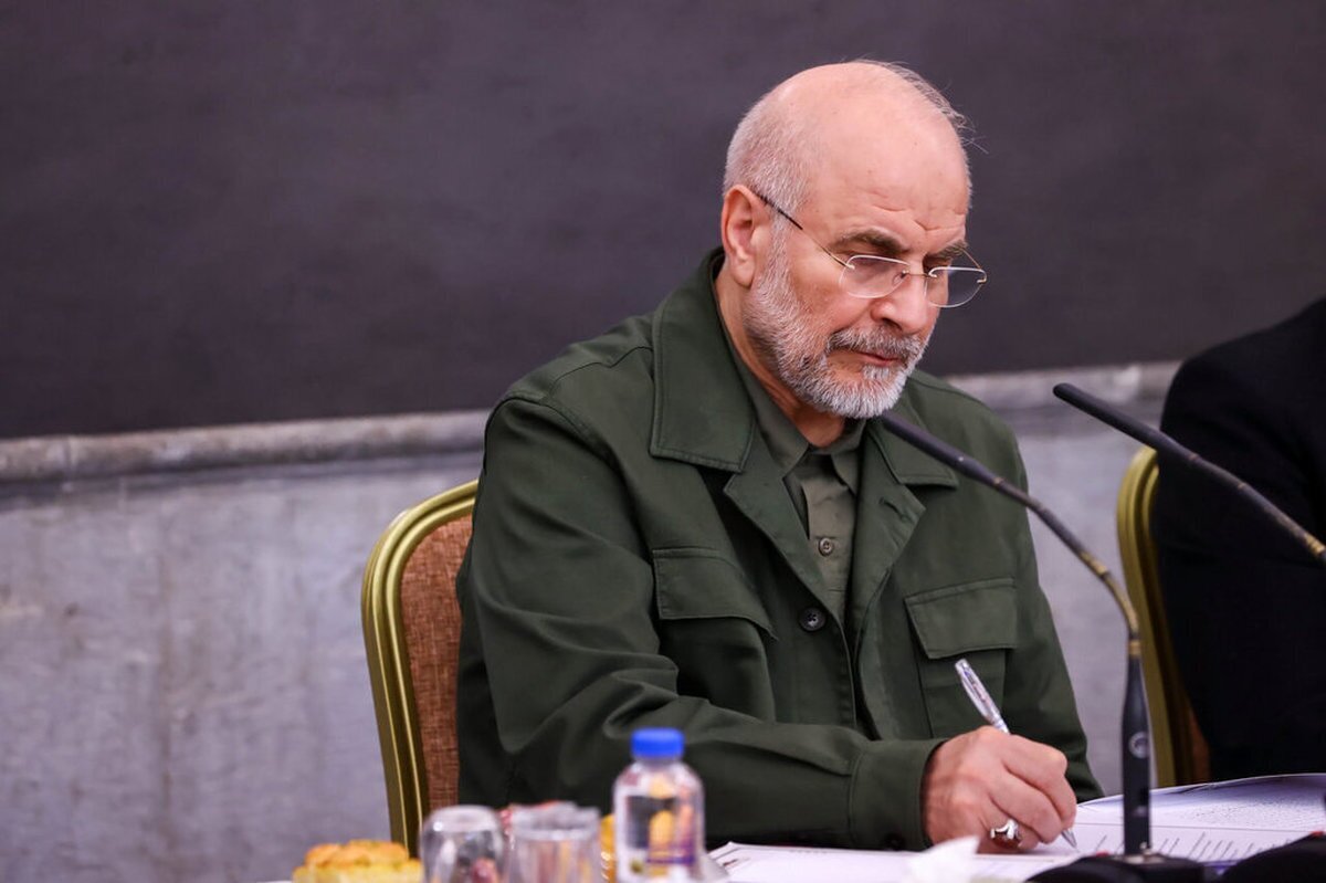 دسته‌گلی که قالیباف برای مراسم چهلم سرلشکر موسوی فرستاد + عکس