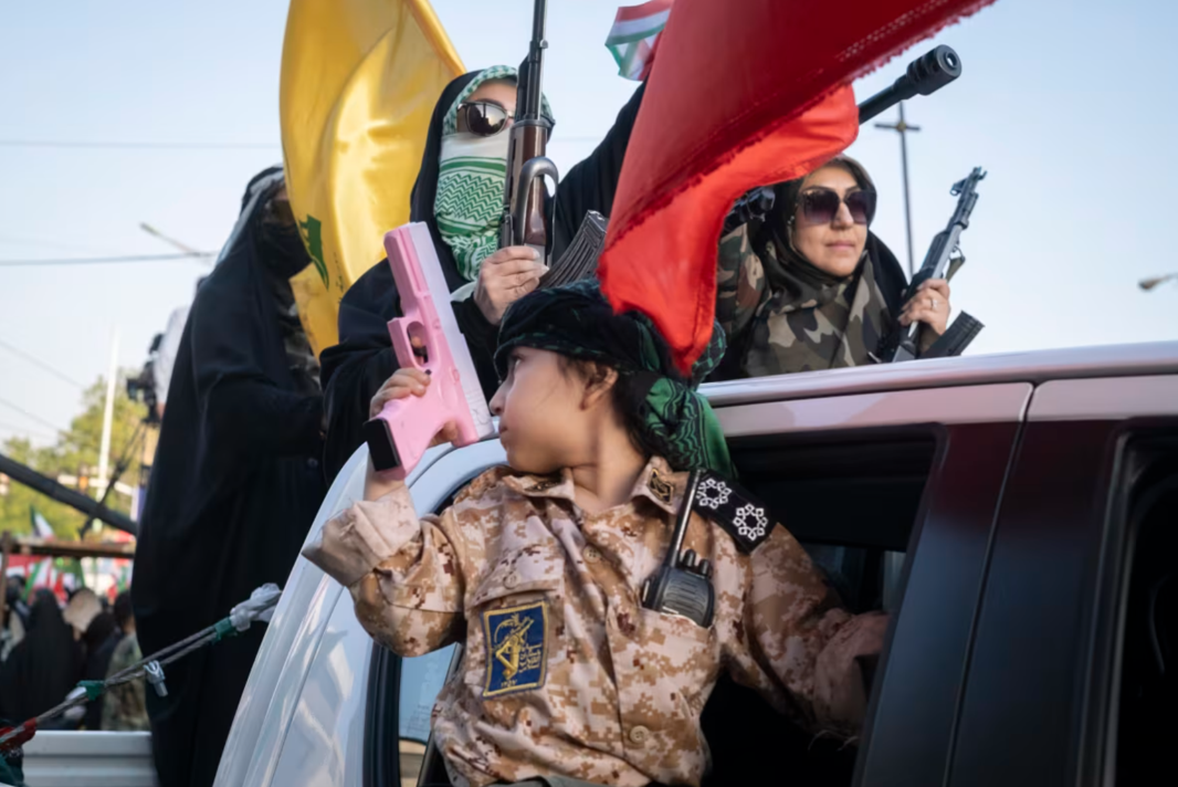 بازتاب اسلحهکشی تلویزیون ایران در جهان | نشانه آمادگی یا علامت اضطراب تشدید درگیری؟ بازتاب اسلحهکشی تلویزیون ایران در جهان | نشانه آمادگی یا علامت اضطراب تشدید درگیری؟