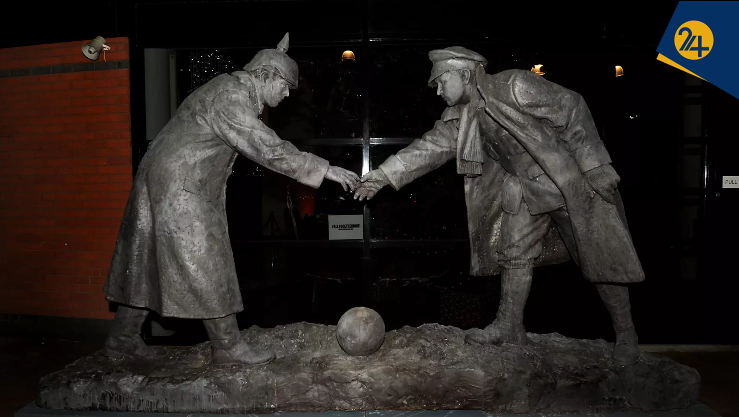 مجسمه سفالی ۸ فوتی با عنوان «All Together Now»