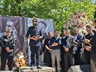 ببینید| گریه‌های راغب در مراسم یادبود حمید هیراد