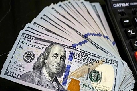 دلار یک گام دیگر عقب نشینی کرد