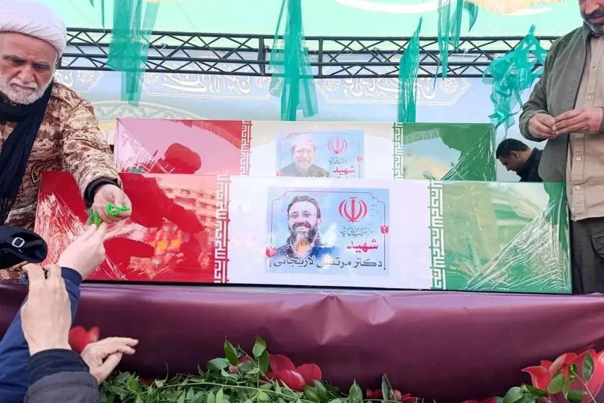 ببینید| نخستین ویدئو از وداع خانواده شهیدان لاریجانی با پیکر‌های مطهر