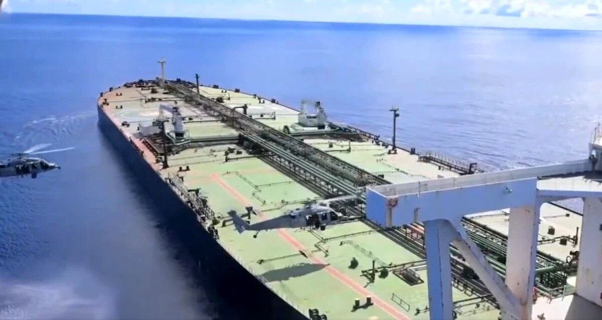 ببینید| توقیف یک کشتی باری را در دریای عرب توسط سنتکام