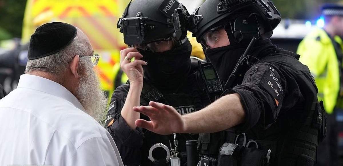 ببینید| حمله با چاقو به دو یهودی در لندن