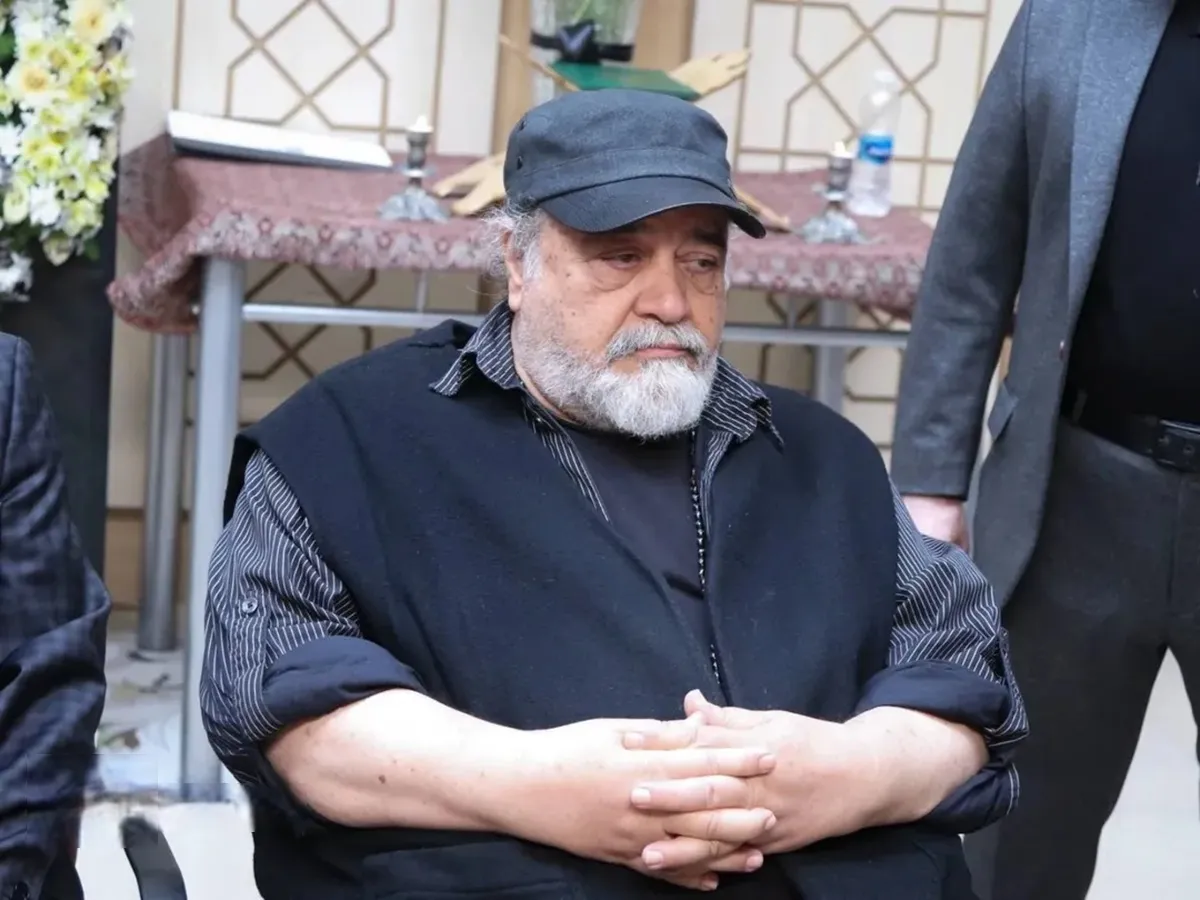 ببینید | حضور هنرمندان در مراسم ختم مادر محمدرضا شریفی‌نیا