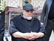 ببینید | حضور هنرمندان در مراسم ختم مادر محمدرضا شریفی‌نیا