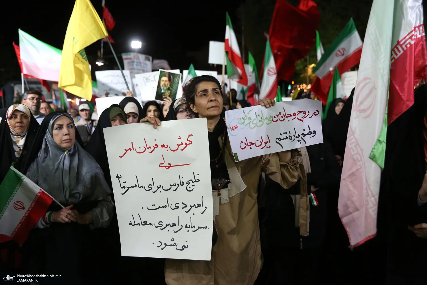 عکس‌هایی که جماران از زنان بدون حجاب در تجمع شبانه تهران منتشر کرد