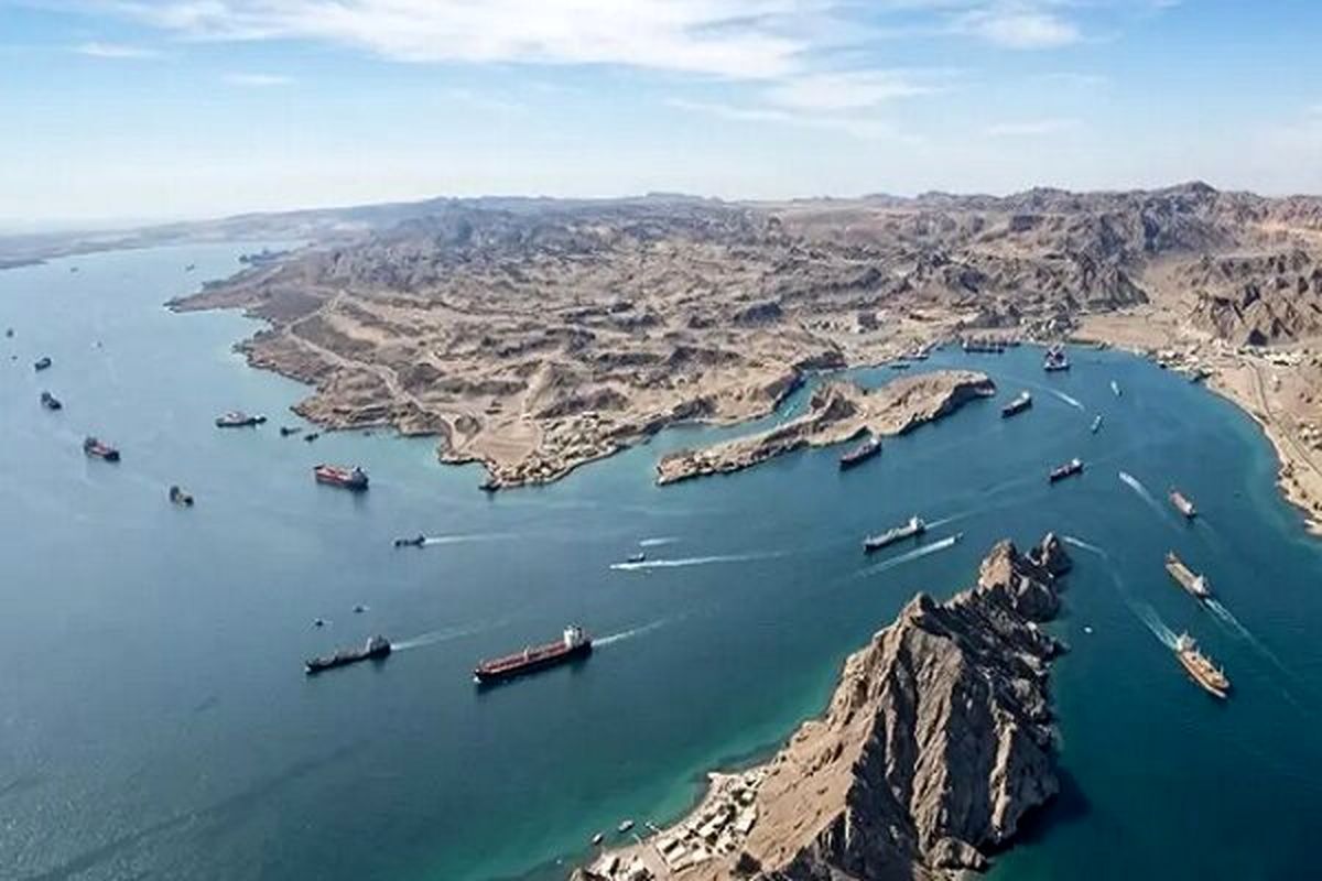 نیویورک تایمز خبر داد: آمریکا کشتی‌ها را در تنگه هرمز هدایت می‌کند