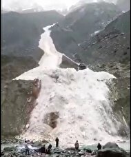 ببینید | فرو ریختن بهمن از یخچال طبیعی در شمال پاکستان