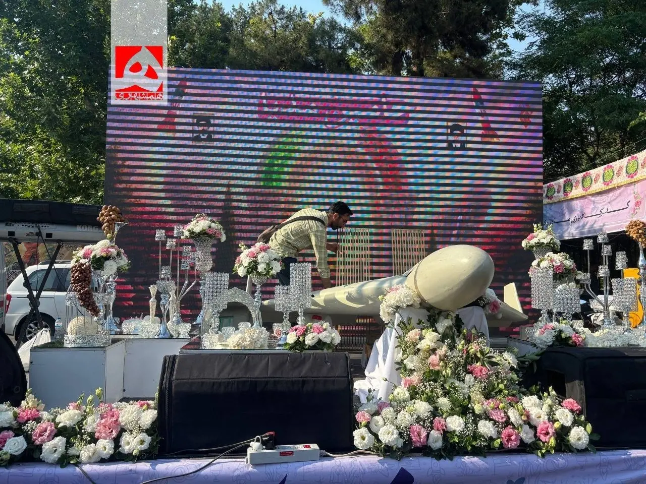 عکس| سفره عقدی که با پهپاد در میدان انقلاب برپا شد