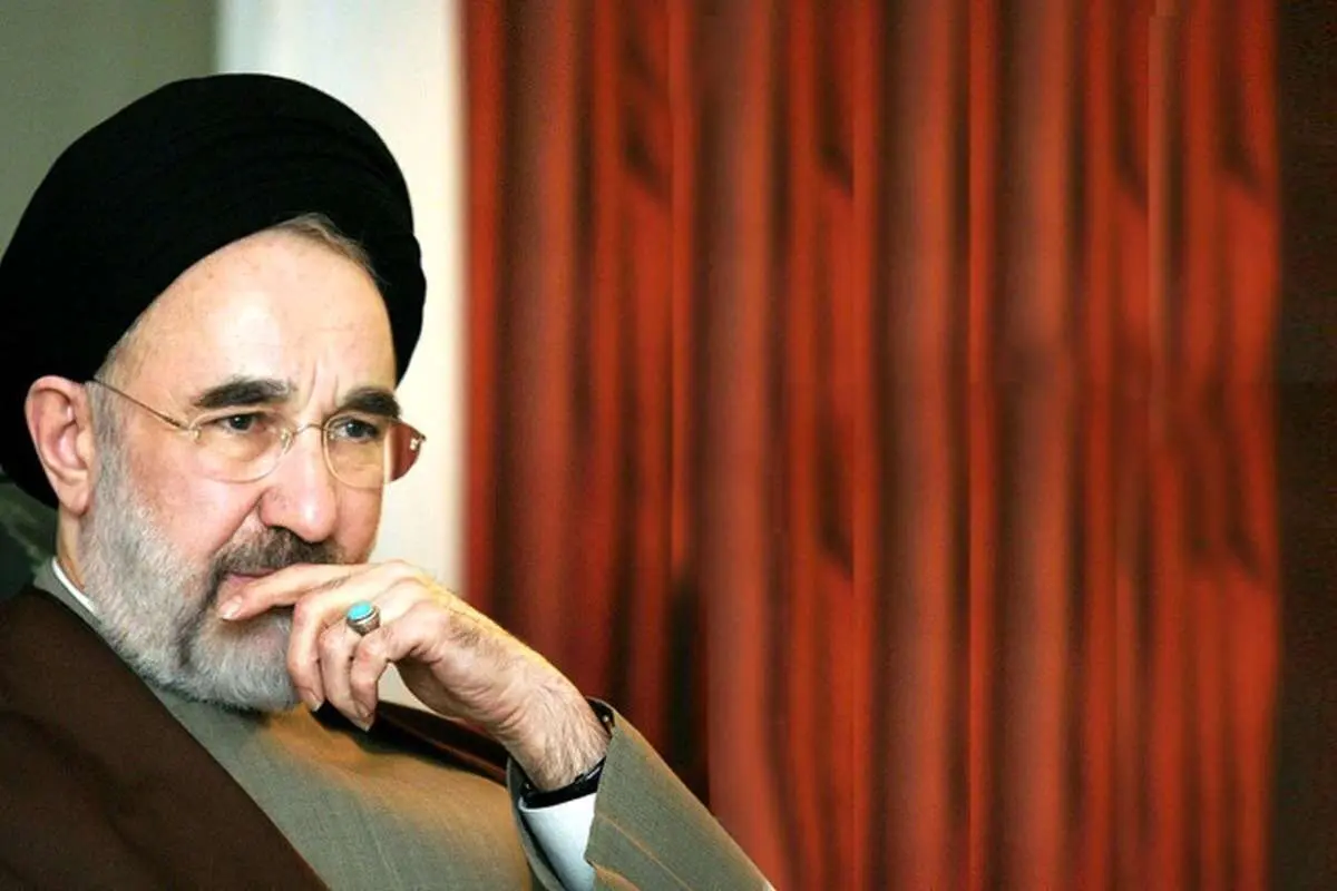 ببینید| ویدئویی جالب از ادب و تواضع خاتمی در برابر استادش