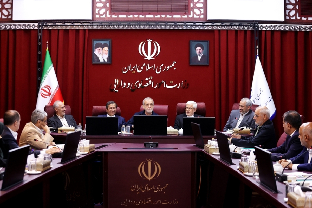 پزشکیان: اعتبار کالابرگ برای ۶ دهک افزایش یابد | صداوسیما نباید با تحلیلهای غیرمستند عملکرد دولت را سیاهنمایی کند پزشکیان