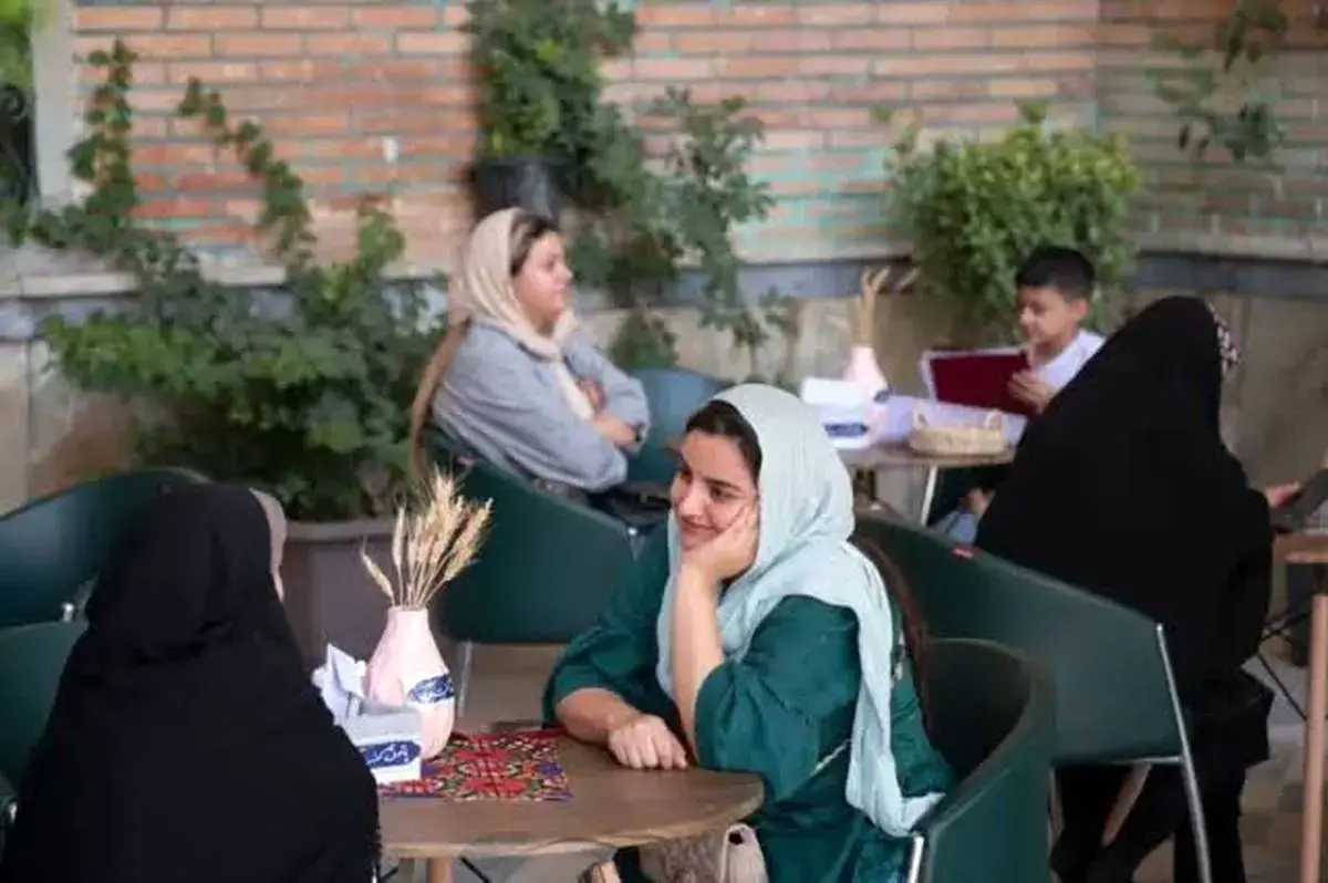 جنجال زنان چادری در کافه‌ها؛ دعوا بر سر پوشش یا تصاحب فضا‌های عمومی؟
