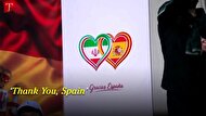 اجرای موزیک مقابل سفارت برای تشکر از همبستگی مردم اسپانیا با ایران