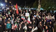 ببینید| ادعای یک فعال رسانه در تجمع شبانه سلماس درباره پاره کردن دست‌نوشته‌ای با جمله رهبر شهید درباره مذاکره