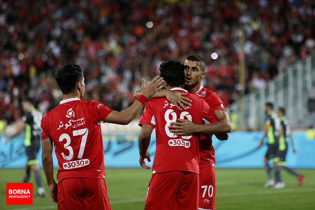 در حاشیه دیدار تیم های فوتبال پرسپولیس و نساجی مازندران 