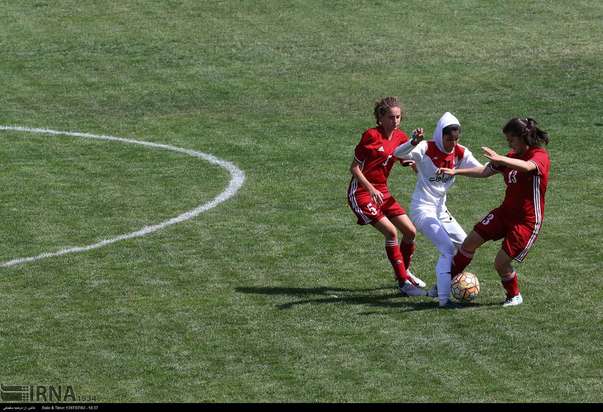 دیدار تیم‌های فوتبال دختران ایران و اردن
