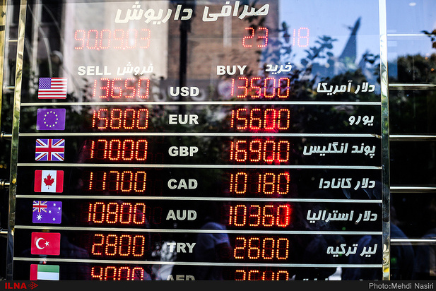 تصاویری از حال و هوای بازار ارز در تهران