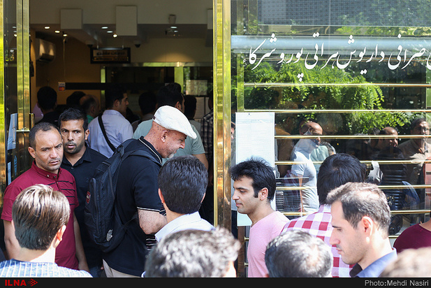 تصاویری از حال و هوای بازار ارز در تهران