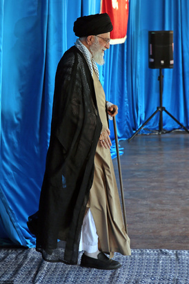 تصاویر حضور رهبر انقلاب در همایش ده‌ها هزارنفری «خدمت بسیجیان» در ورزشگاه آزادی