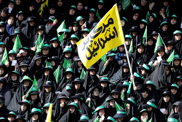 تصاویر حضور رهبر انقلاب در همایش ده‌ها هزارنفری «خدمت بسیجیان» در ورزشگاه آزادی