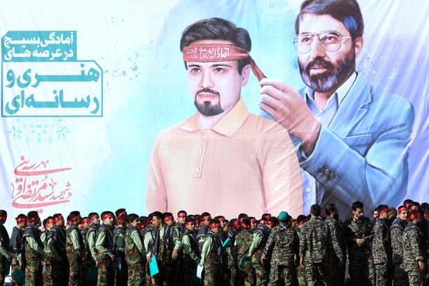 تصاویر حضور رهبر انقلاب در همایش ده‌ها هزارنفری «خدمت بسیجیان» در ورزشگاه آزادی