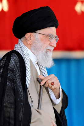 تصاویر حضور رهبر انقلاب در همایش ده‌ها هزارنفری «خدمت بسیجیان» در ورزشگاه آزادی