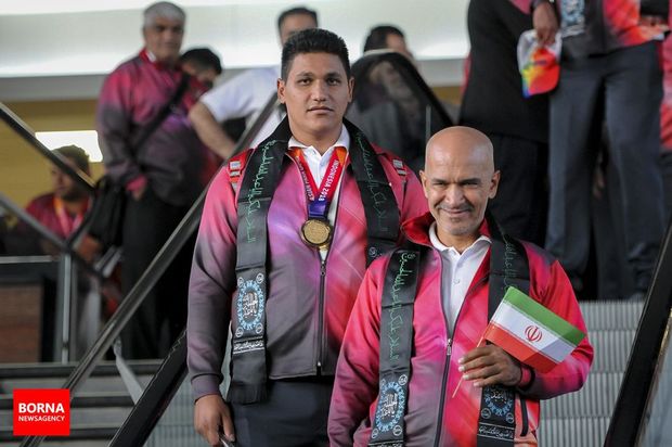 تصاویر بازگشت کاروان ورزشی ایران از بازی‌های پاراآسیایی ۲۰۱۸