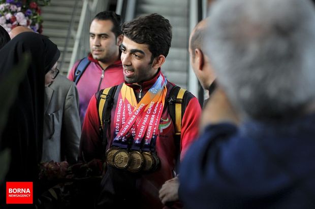 تصاویر بازگشت کاروان ورزشی ایران از بازی‌های پاراآسیایی ۲۰۱۸